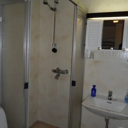 Hotell Tiiranlinna 2*