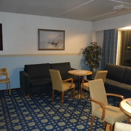 Hotell Tiiranlinna 2*